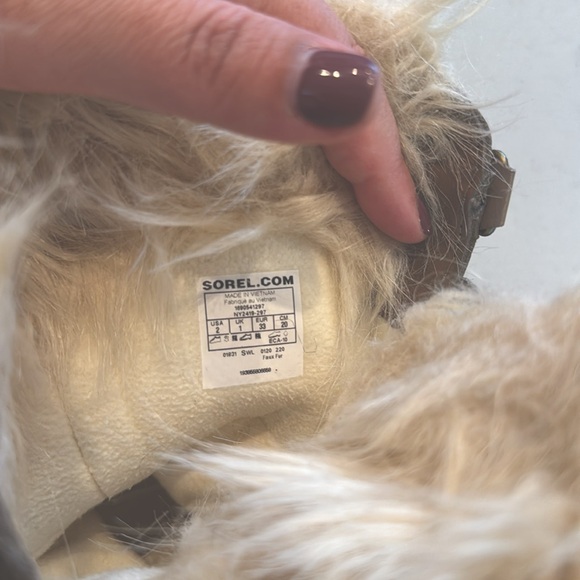 Sorel Kids Snow Boots Sz 2 - Barely Used - Picture 5 of 5